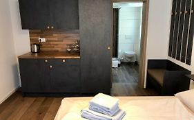 City Apartments, Outlet 100 Meter